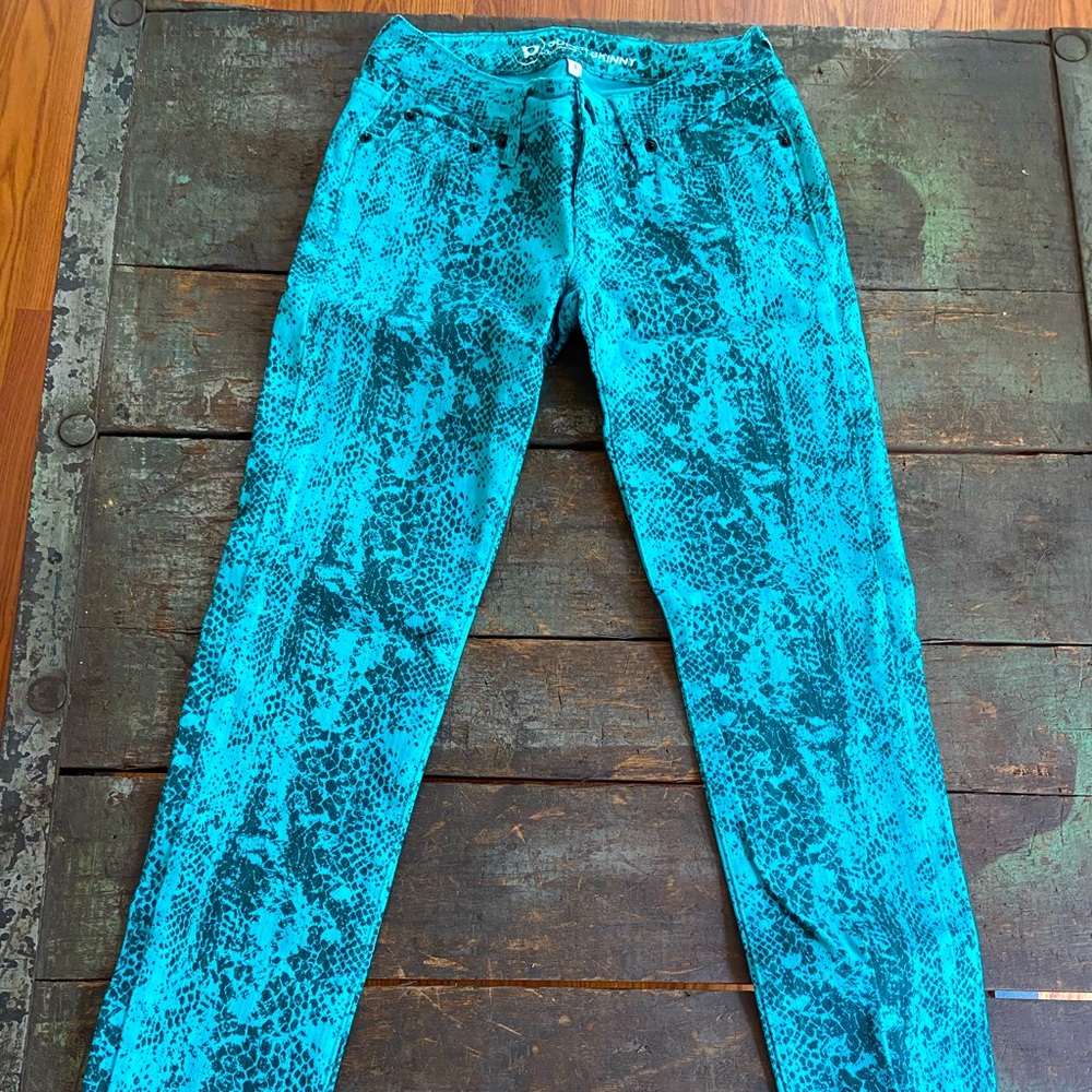 Super rockin blue snake print skinny pants